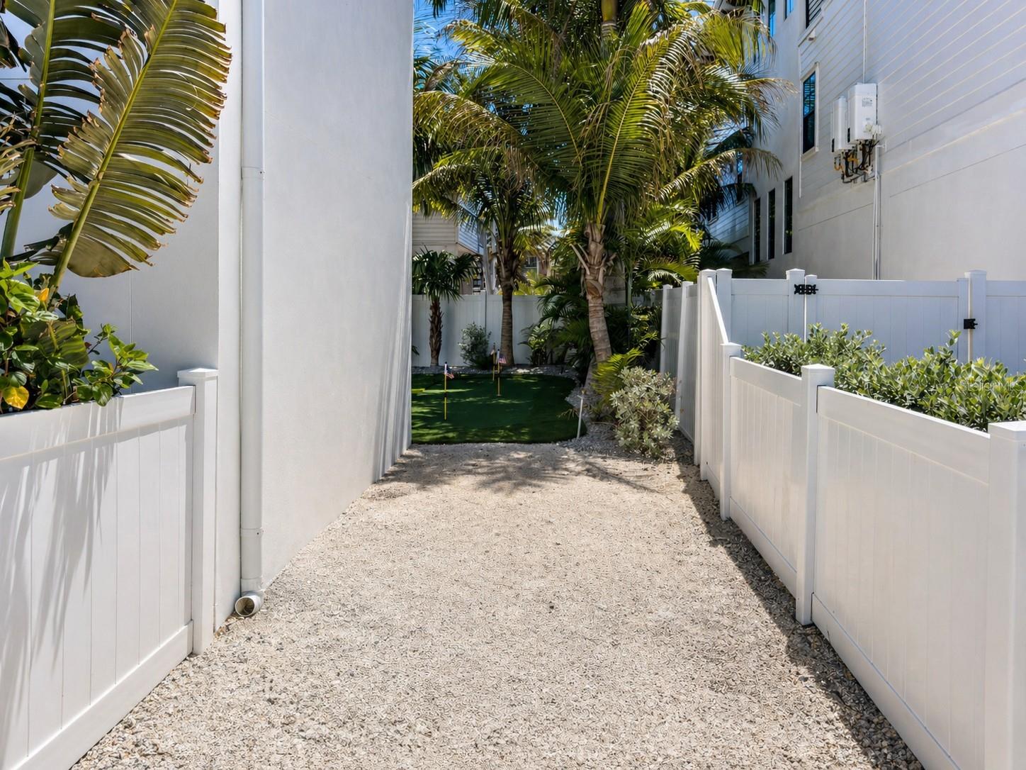 Image 92 of 100 For 416 Alamanda Road