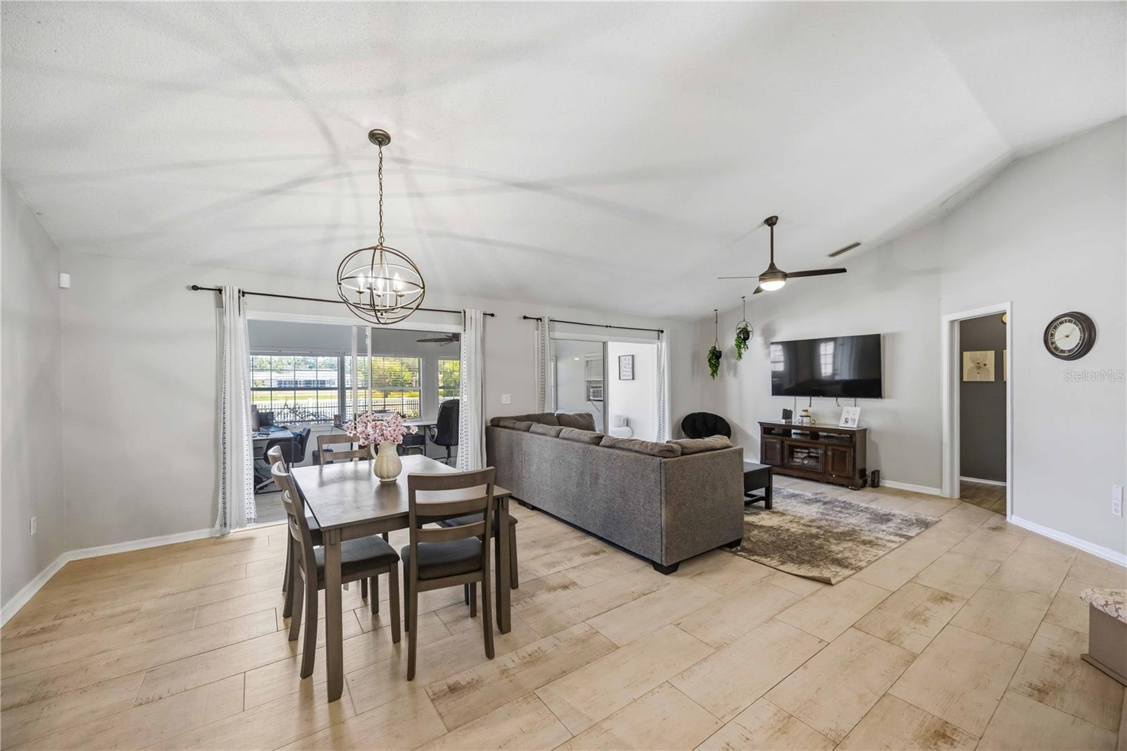 Image 18 of 60 For 4851 Hamlets Grove Drive