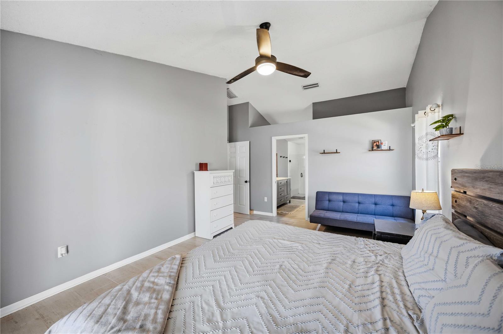 Image 36 of 60 For 4851 Hamlets Grove Drive