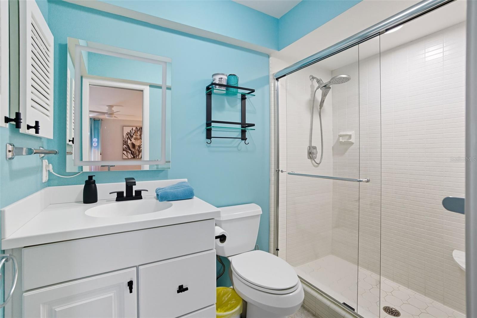 Image 20 of 29 For 749 Manatee Avenue 749