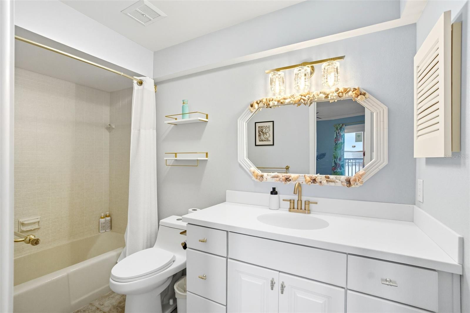 Image 21 of 29 For 749 Manatee Avenue 749