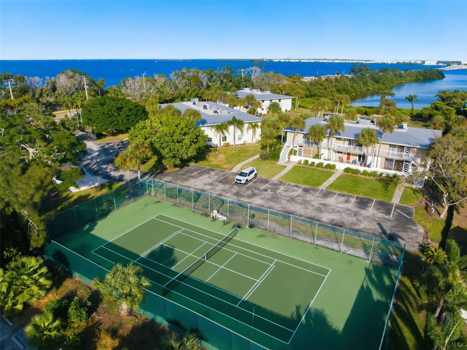 Image 4 of 29 For 749 Manatee Avenue 749