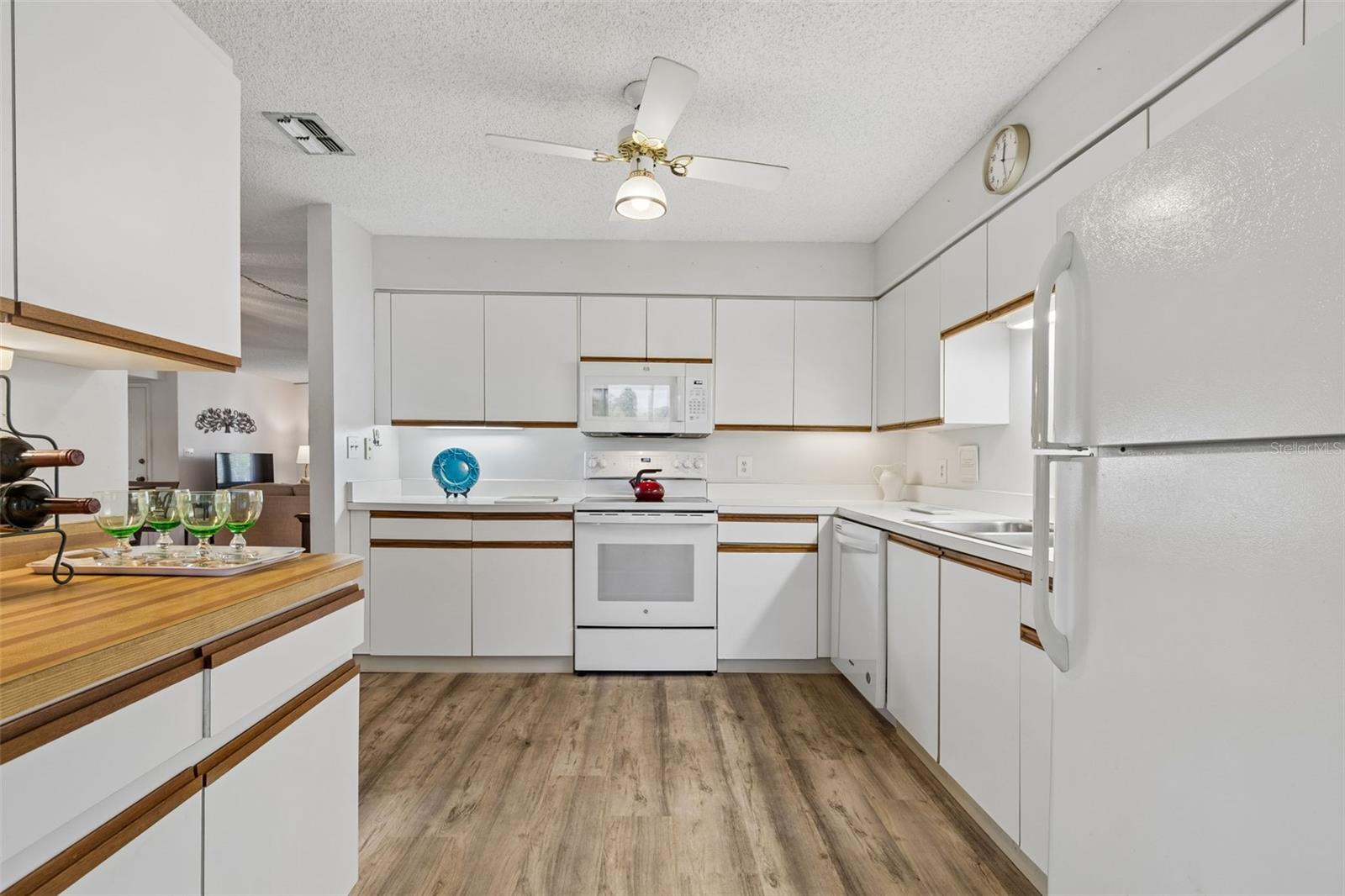 Image 15 of 63 For 6067 Fairway Lane 1413