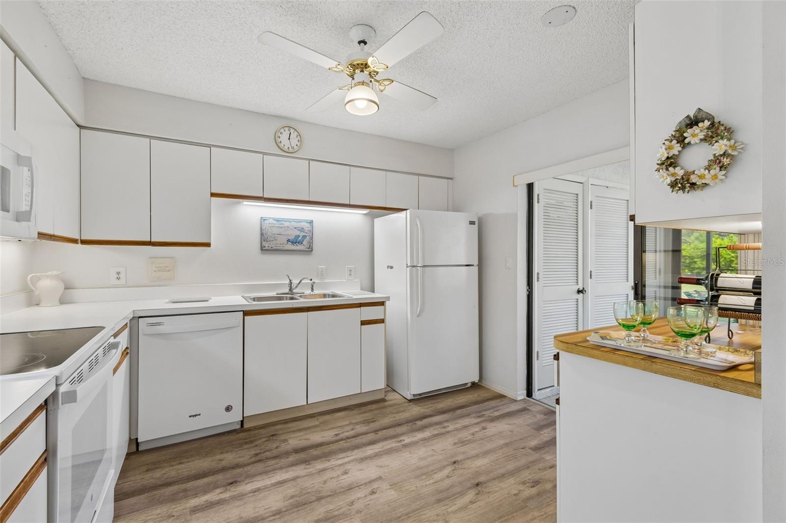 Image 19 of 63 For 6067 Fairway Lane 1413