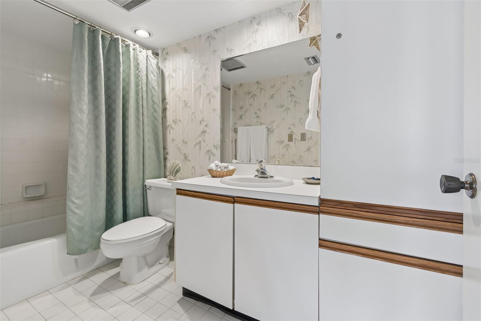 Image 27 of 63 For 6067 Fairway Lane 1413
