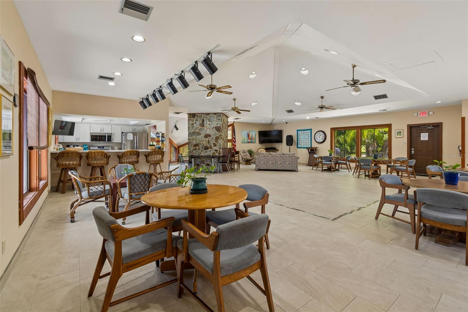 Image 47 of 63 For 6067 Fairway Lane 1413