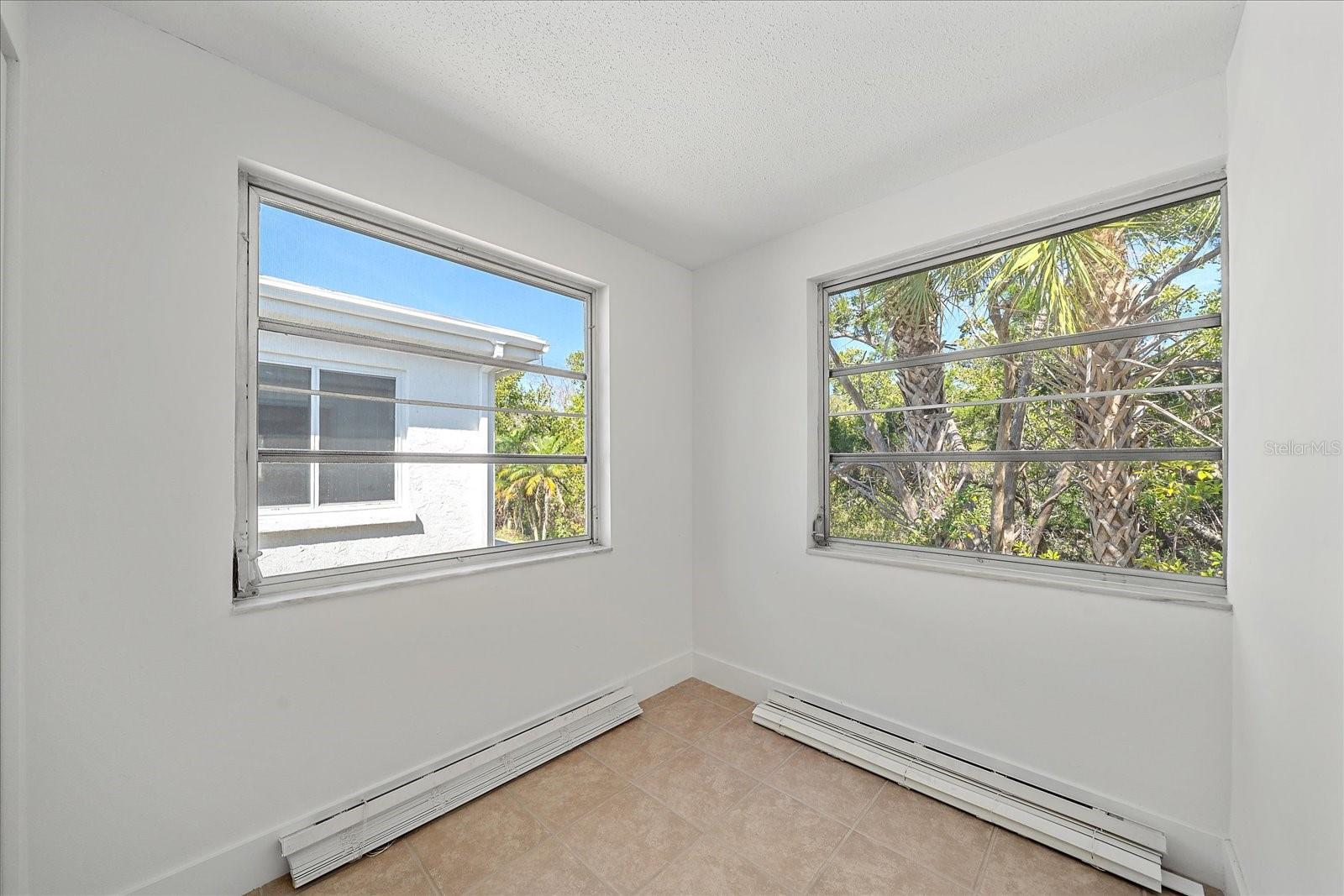 Image 22 of 33 For 597 Spanish Drive N 12