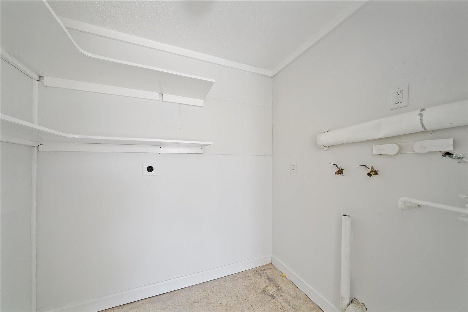 Image 24 of 33 For 597 Spanish Drive N 12