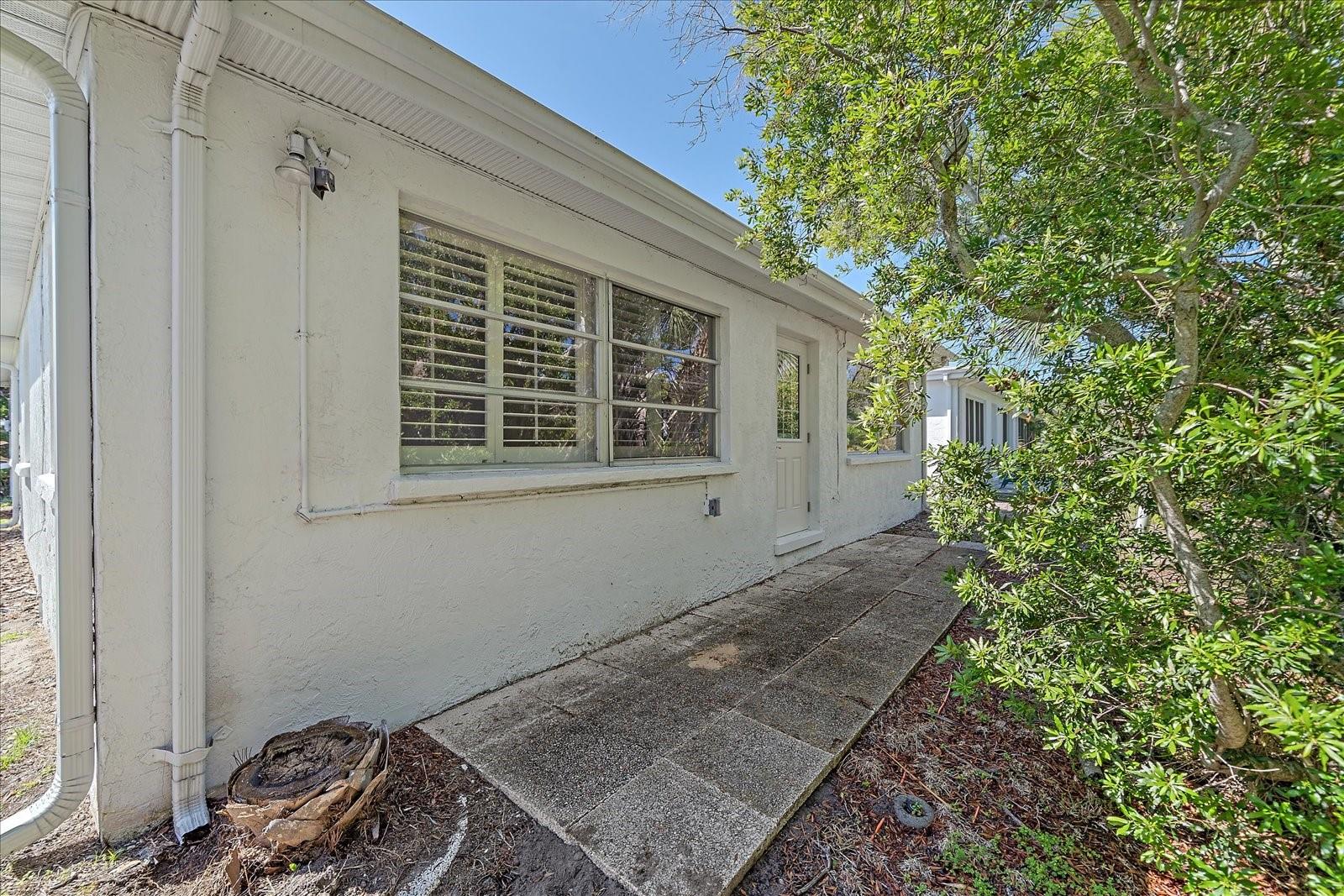 Image 26 of 33 For 597 Spanish Drive N 12