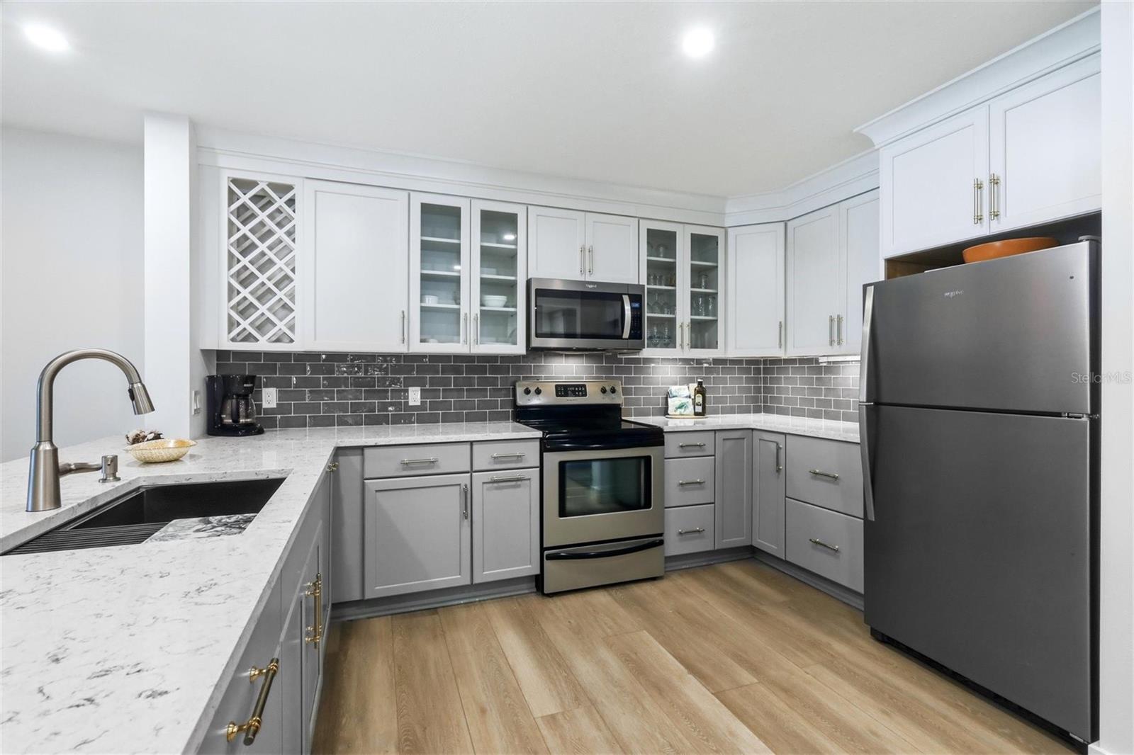 Image 15 of 47 For 2100 Benjamin Franklin Drive 205