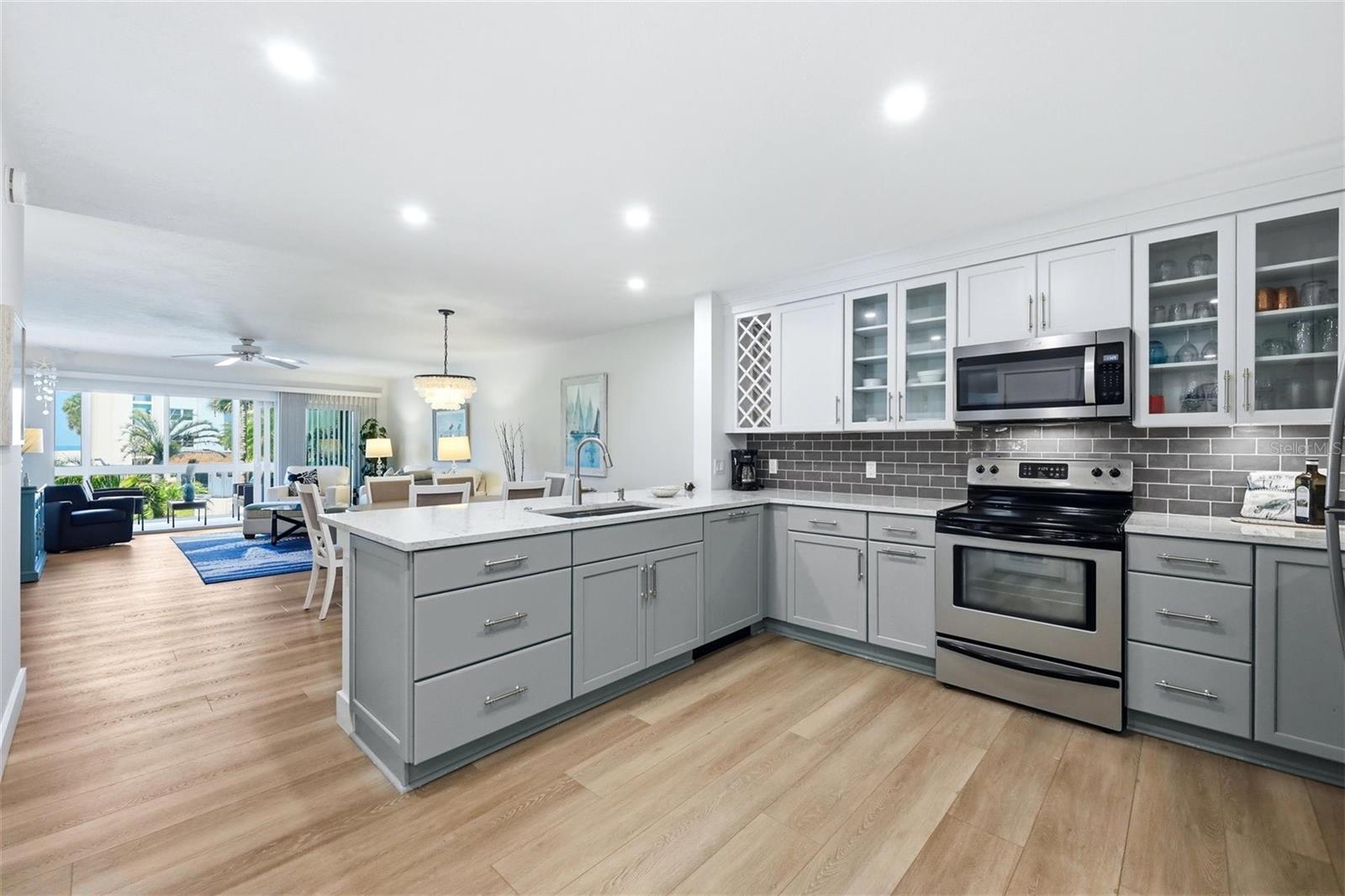 Image 16 of 47 For 2100 Benjamin Franklin Drive 205