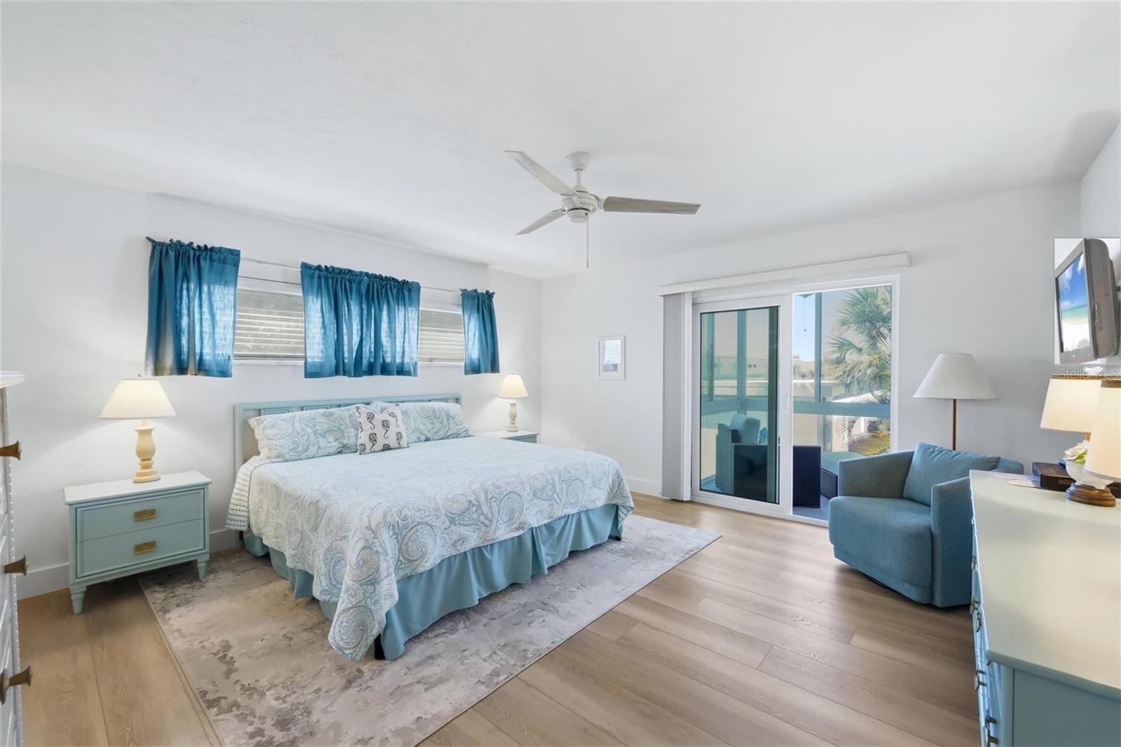 Image 18 of 47 For 2100 Benjamin Franklin Drive 205