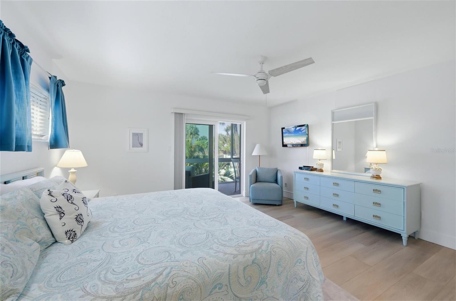 Image 19 of 47 For 2100 Benjamin Franklin Drive 205