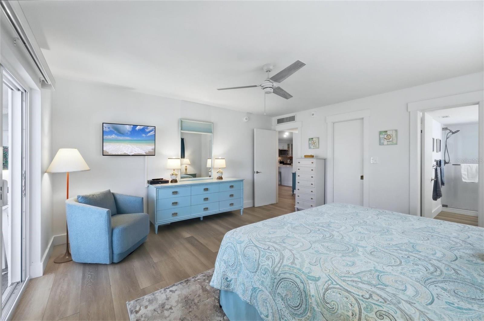 Image 20 of 47 For 2100 Benjamin Franklin Drive 205