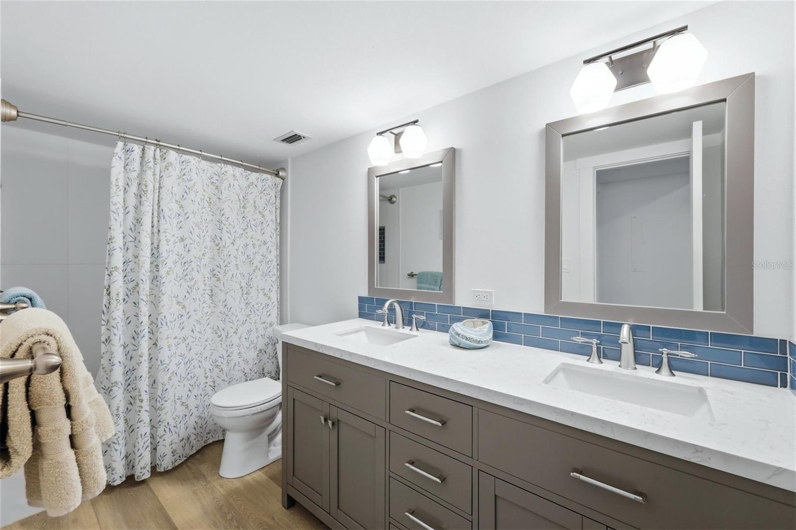 Image 24 of 47 For 2100 Benjamin Franklin Drive 205