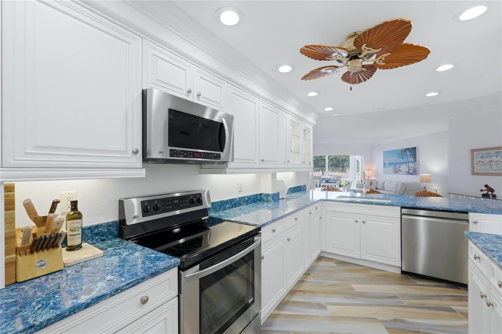 Image 21 of 55 For 2110 Benjamin Franklin Drive 104