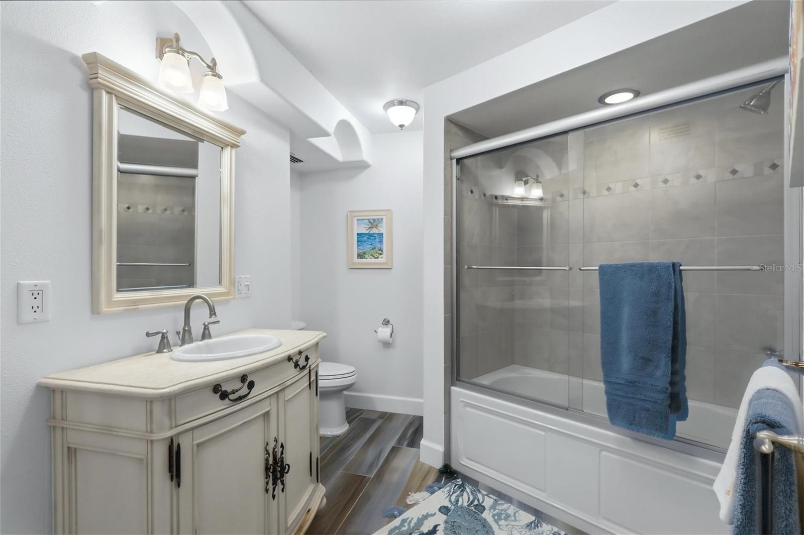 Image 30 of 55 For 2110 Benjamin Franklin Drive 104