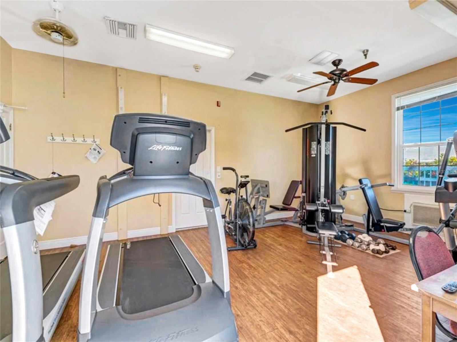 Image 18 of 43 For 4857 Independence Drive