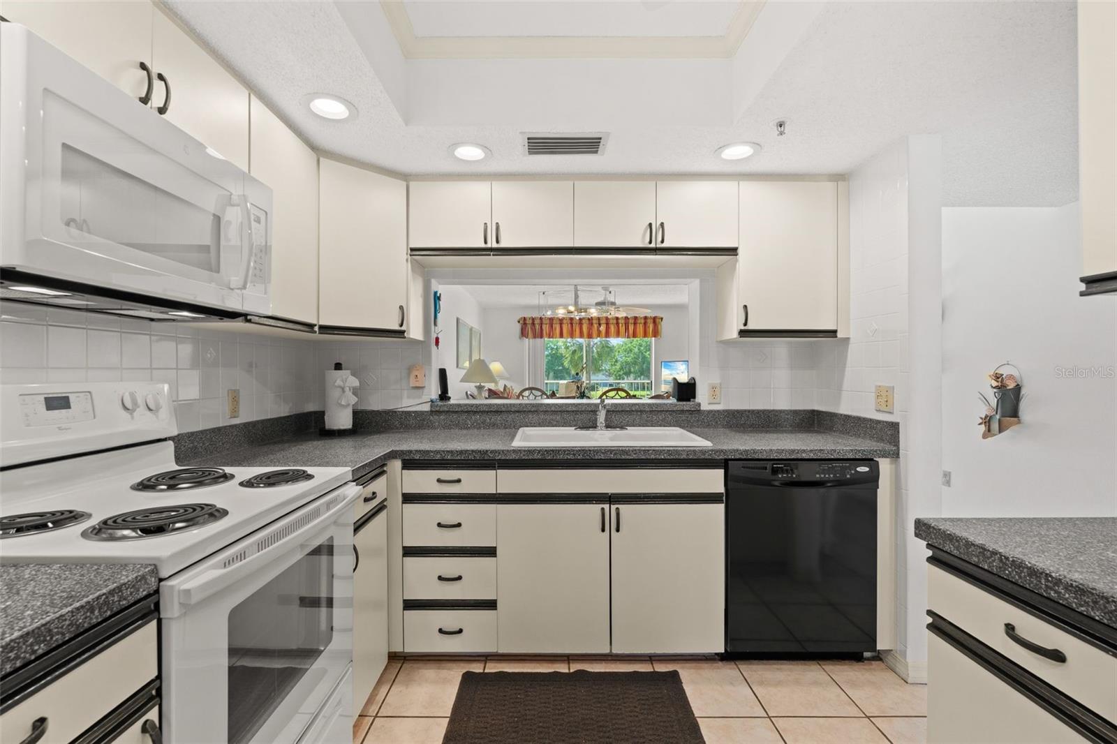 Image 26 of 55 For 6503 Stone River Road 204