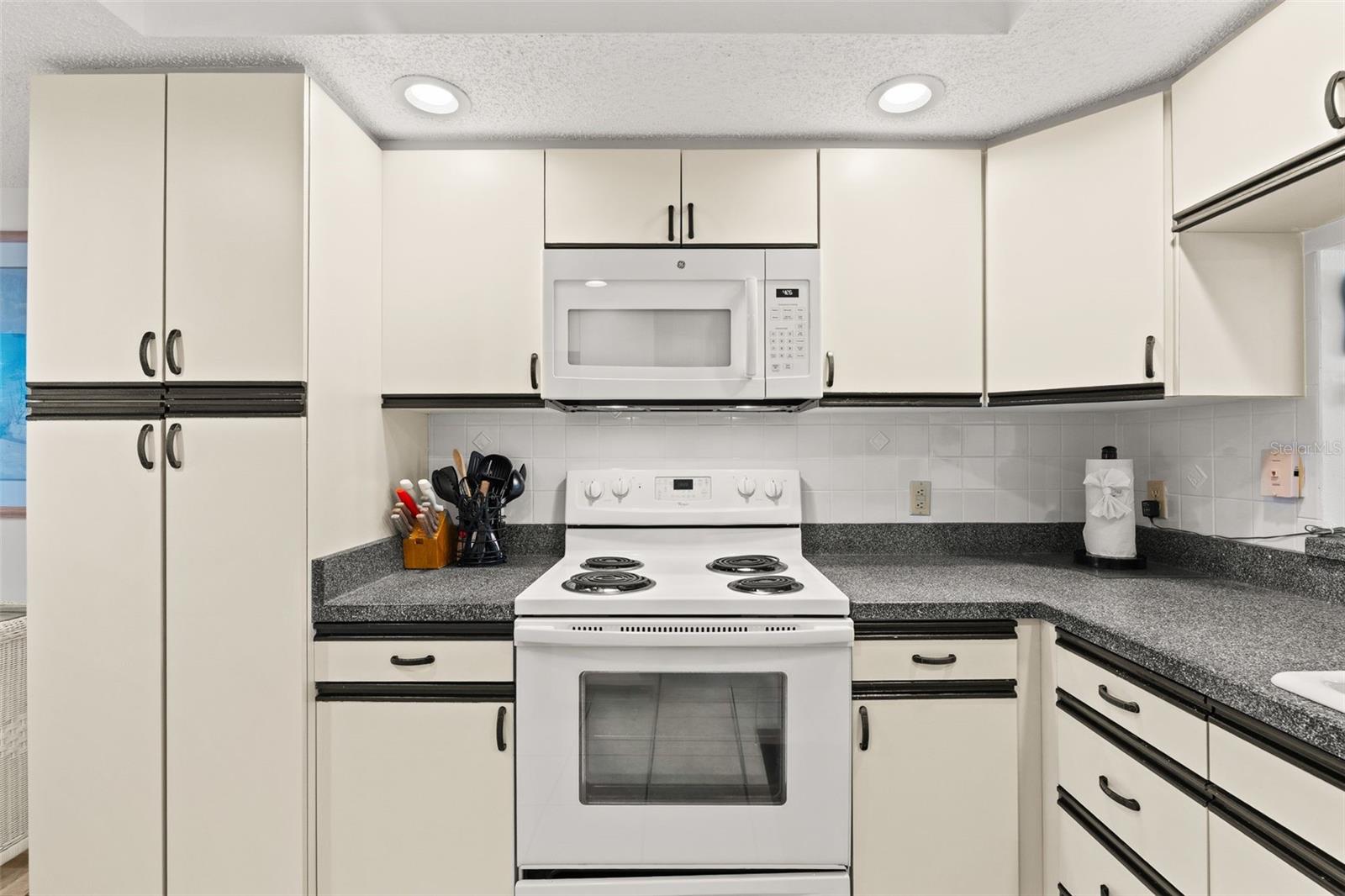 Image 29 of 55 For 6503 Stone River Road 204