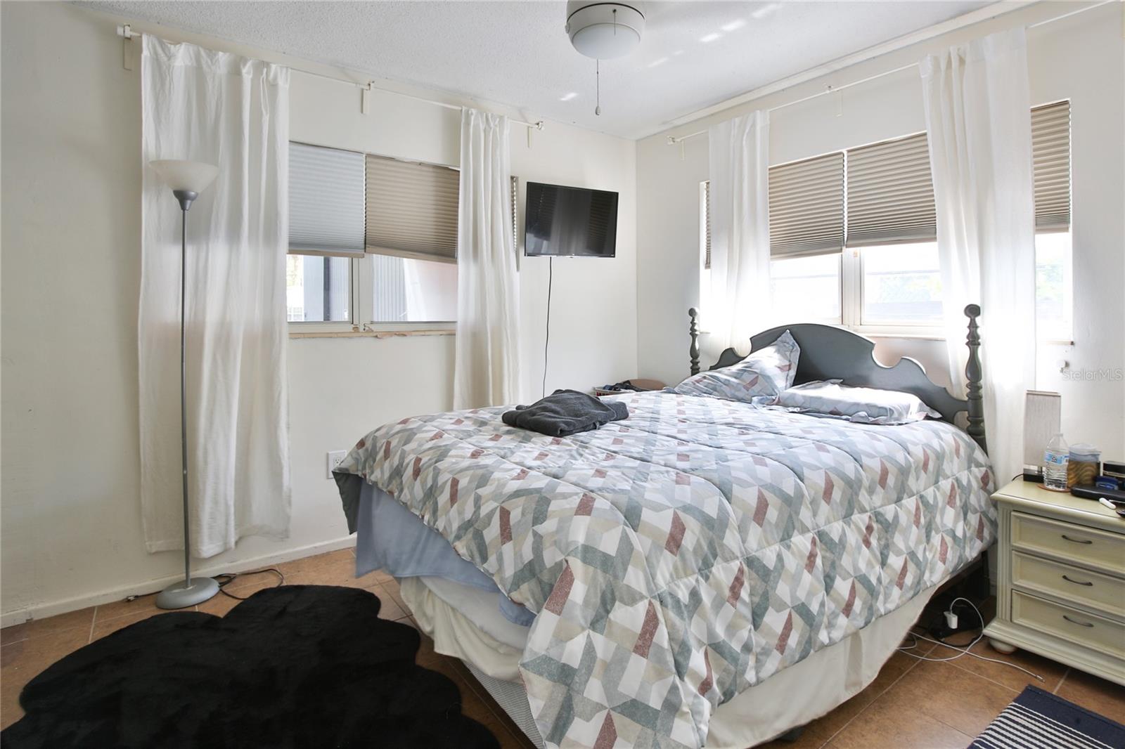 Image 17 of 36 For 1138 47th Street