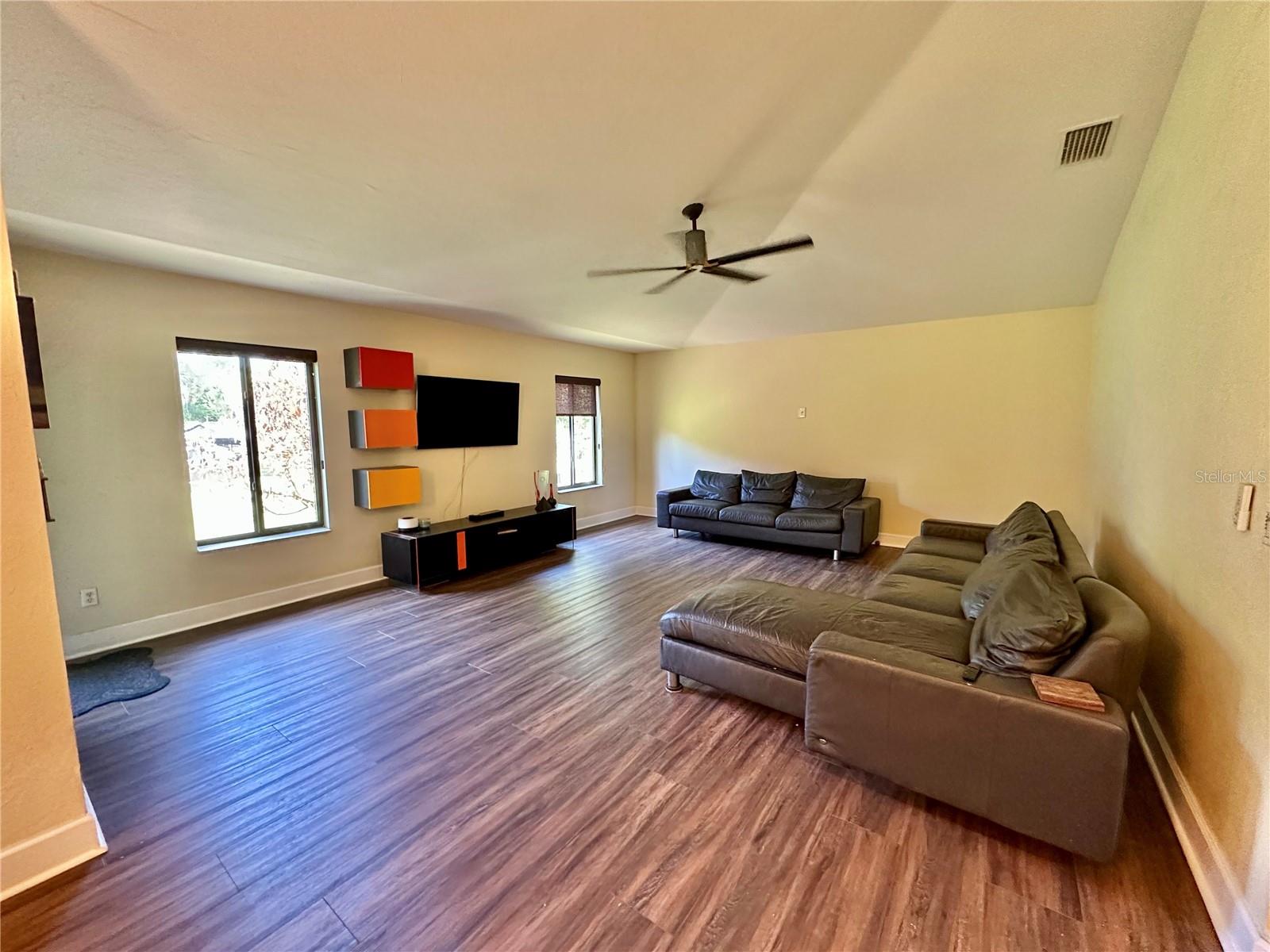 Image 12 of 70 For 7759 Estates Drive