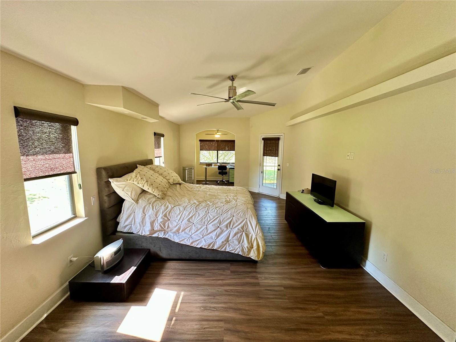 Image 17 of 70 For 7759 Estates Drive
