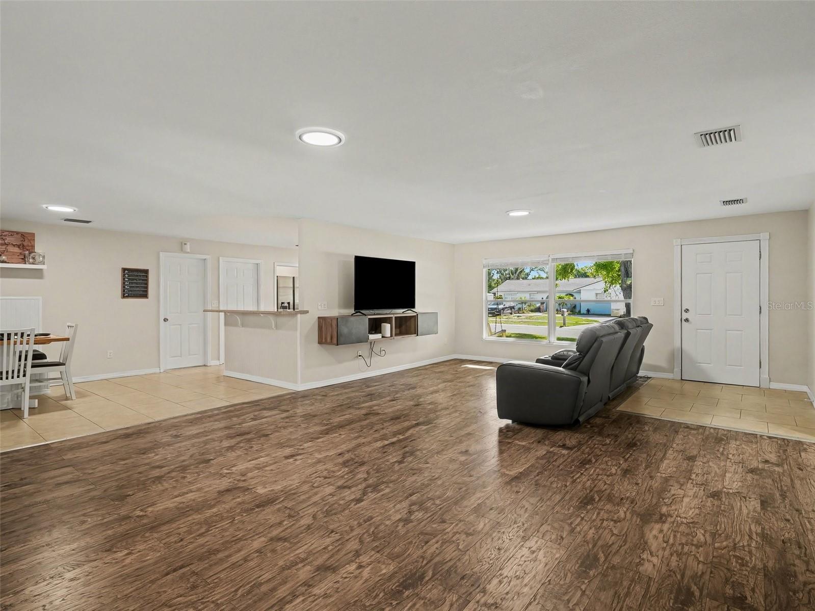 Image 10 of 56 For 704 Lockwood Ridge Road