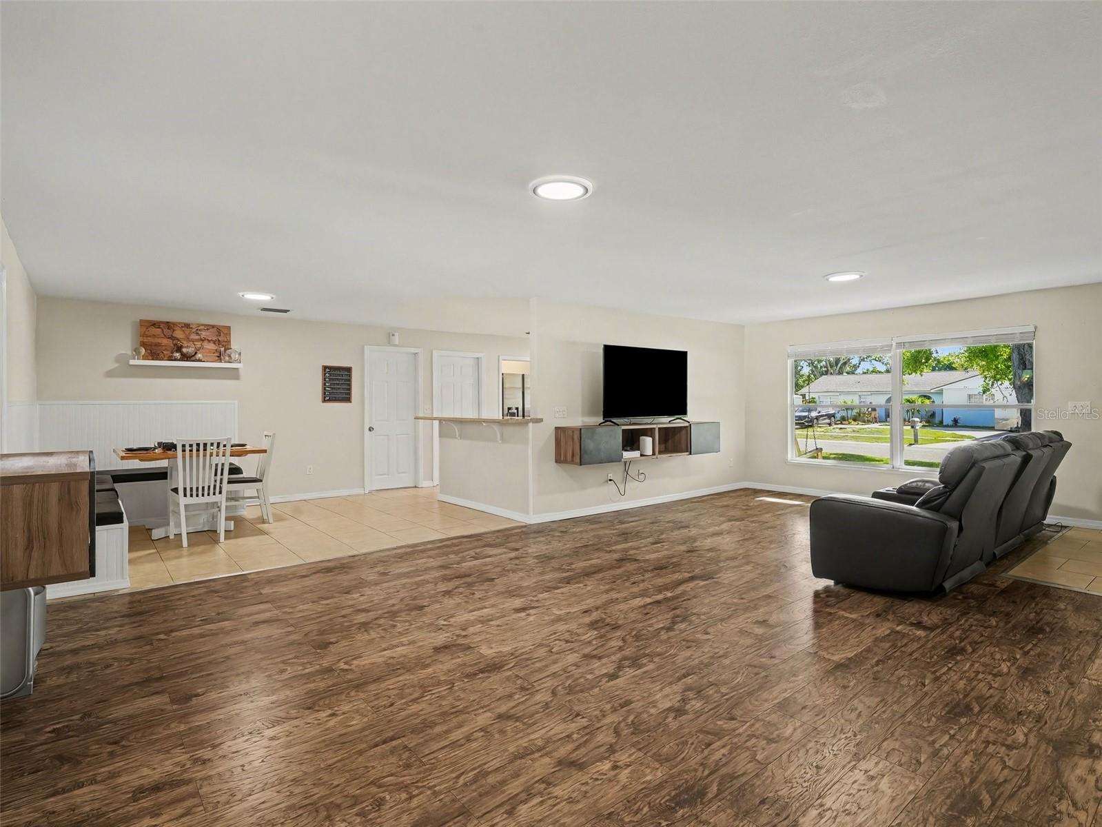 Image 11 of 56 For 704 Lockwood Ridge Road