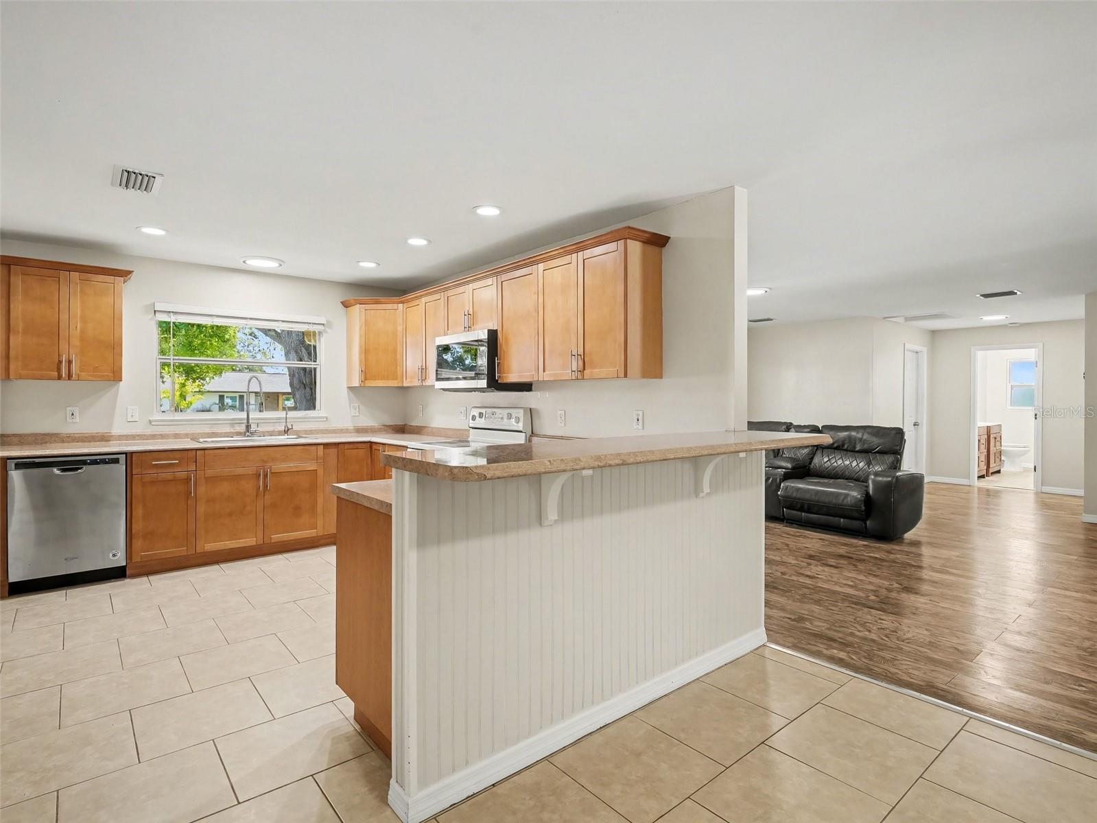 Image 17 of 56 For 704 Lockwood Ridge Road