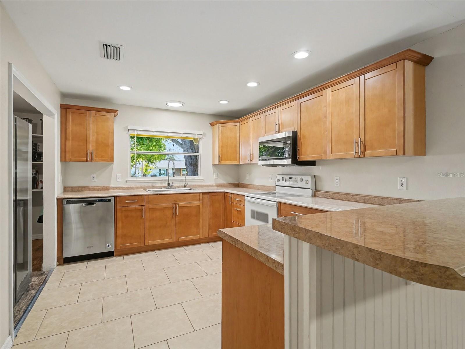 Image 18 of 56 For 704 Lockwood Ridge Road