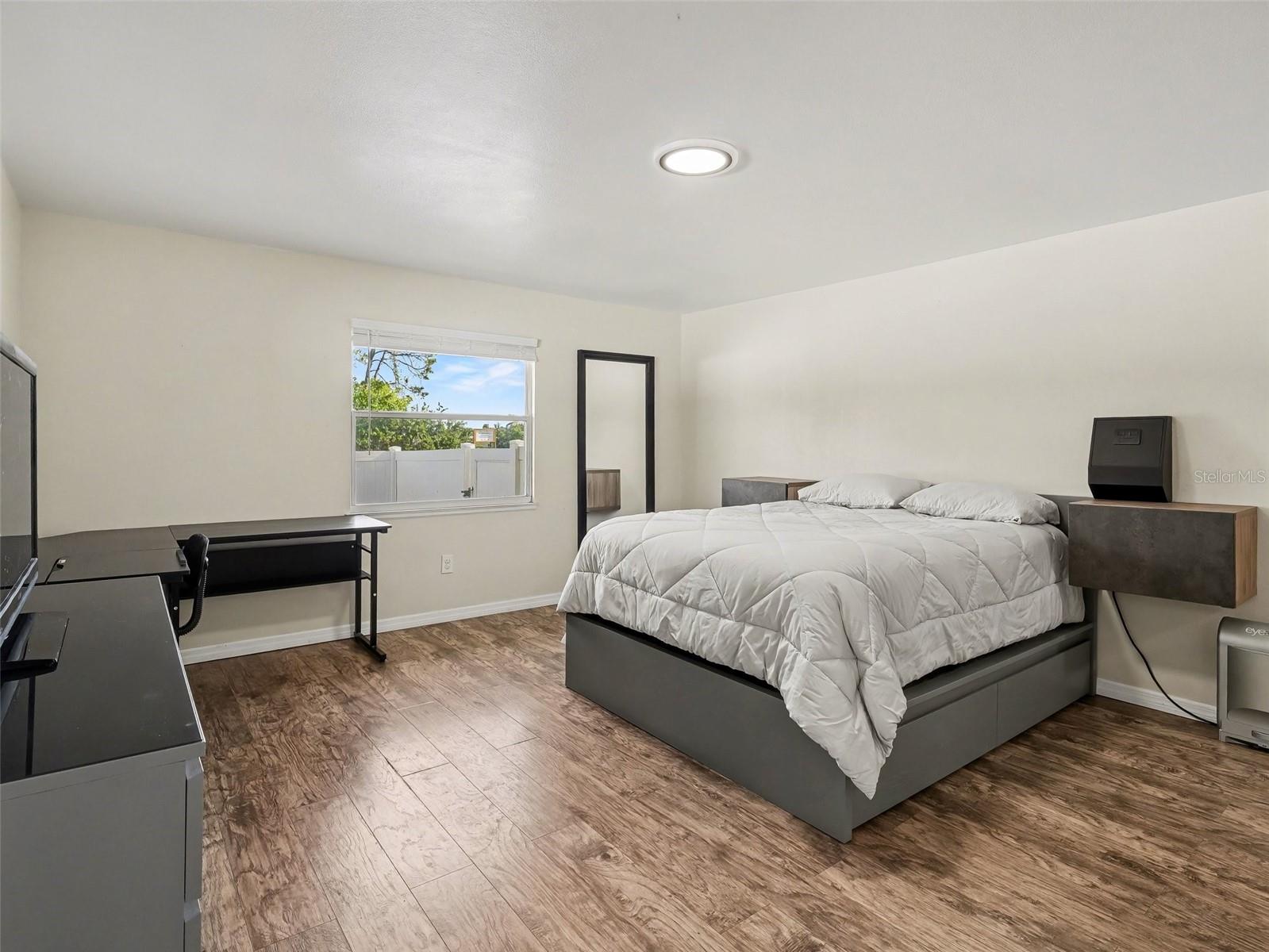 Image 23 of 56 For 704 Lockwood Ridge Road