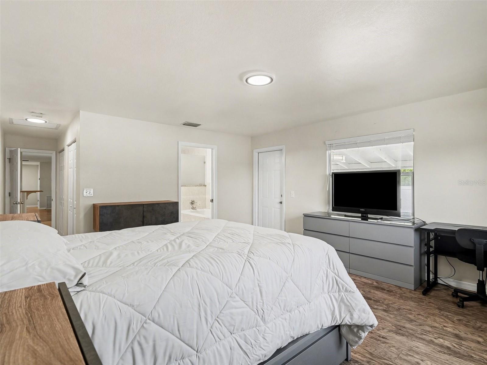 Image 24 of 56 For 704 Lockwood Ridge Road