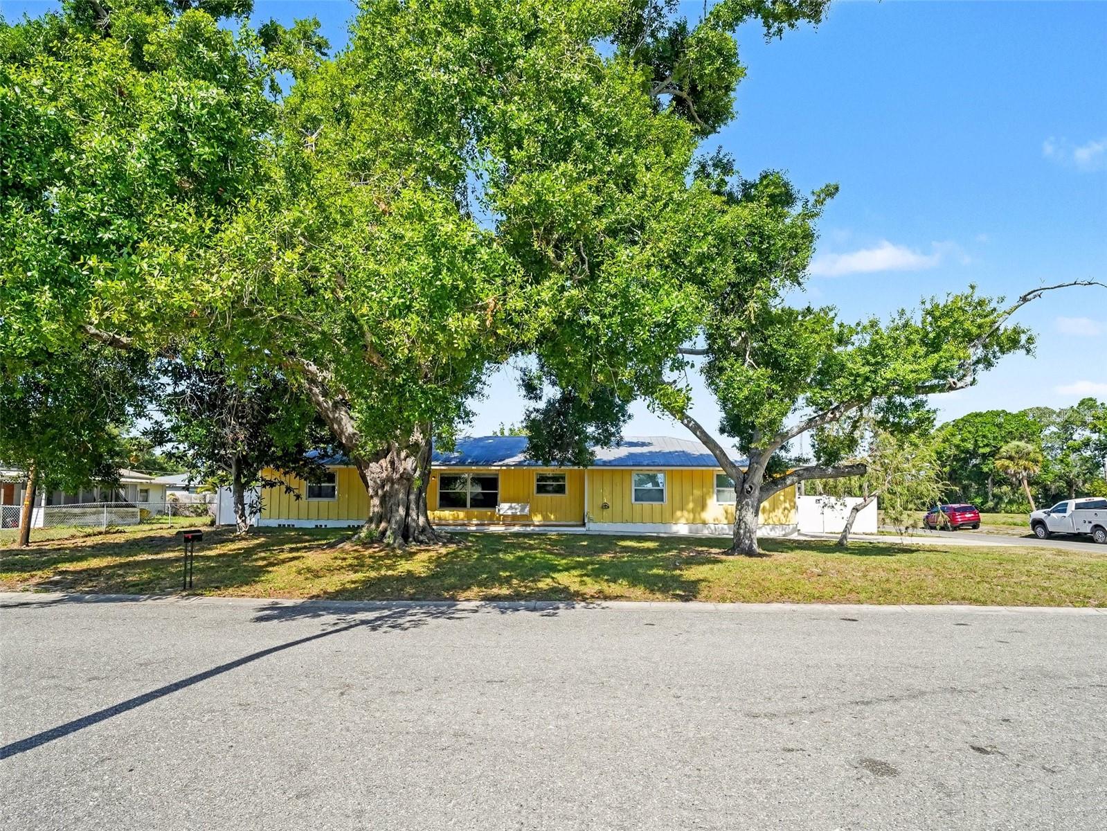 Image 4 of 56 For 704 Lockwood Ridge Road