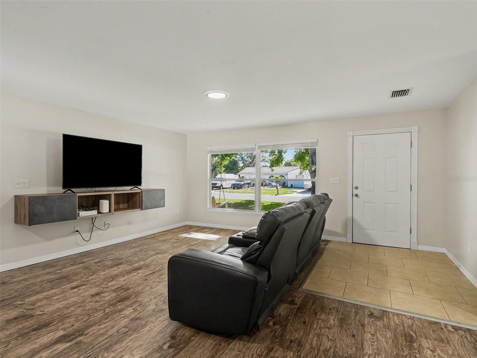 Image 7 of 56 For 704 Lockwood Ridge Road