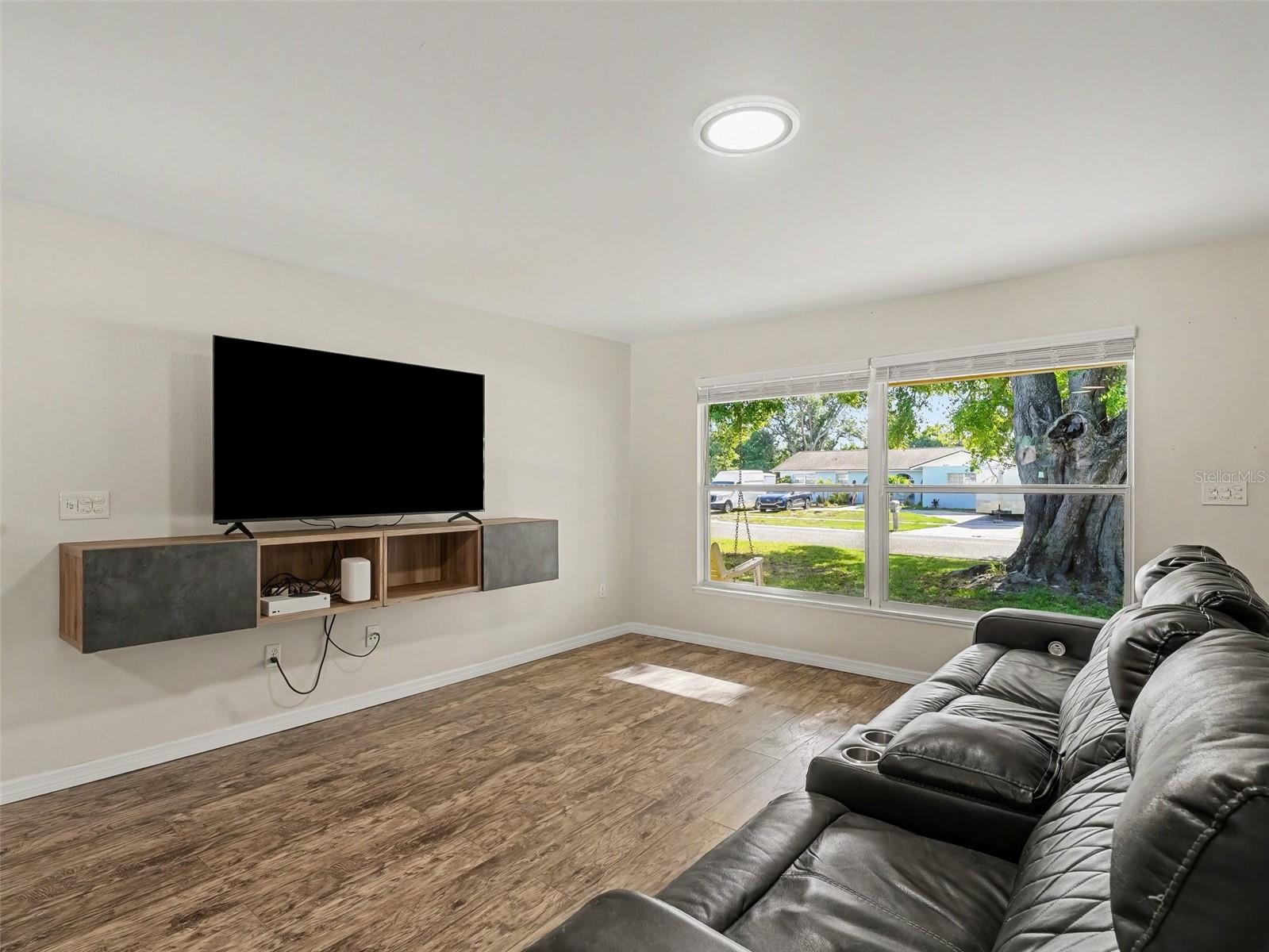 Image 9 of 56 For 704 Lockwood Ridge Road