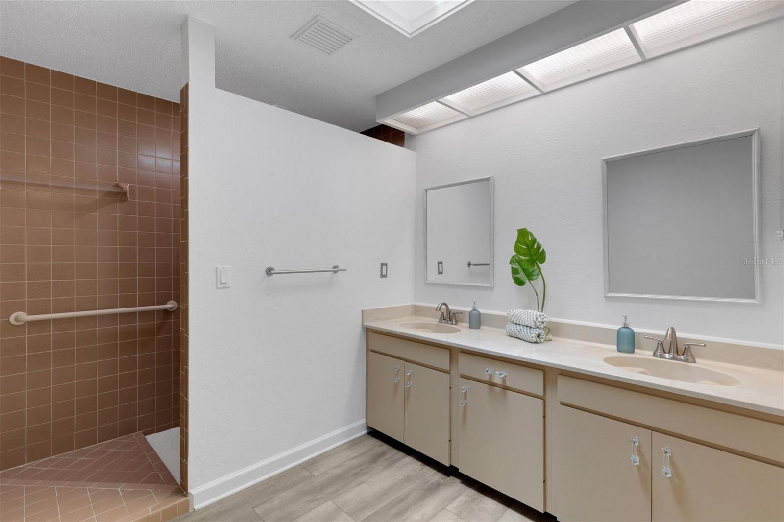 Image 18 of 68 For 4418 La Jolla Drive