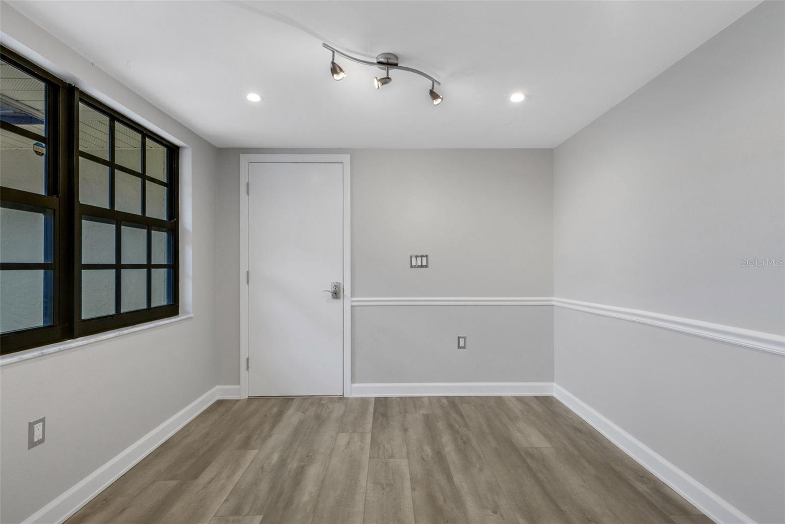 Image 30 of 68 For 4418 La Jolla Drive