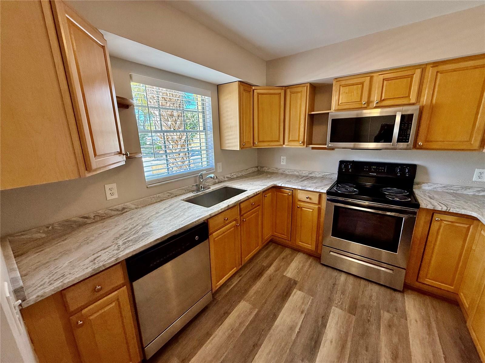 Image 13 of 28 For 2403 Aspinwall Street