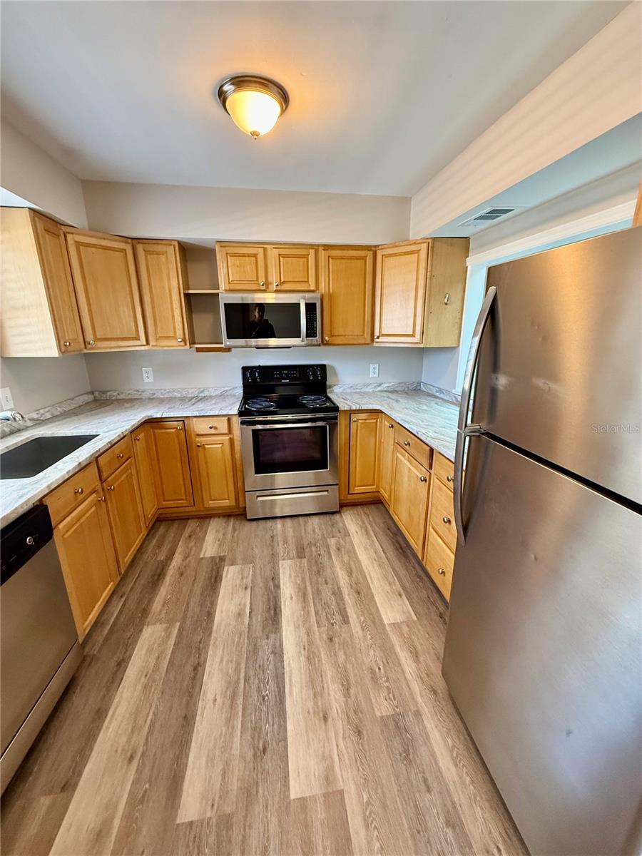 Image 16 of 28 For 2403 Aspinwall Street