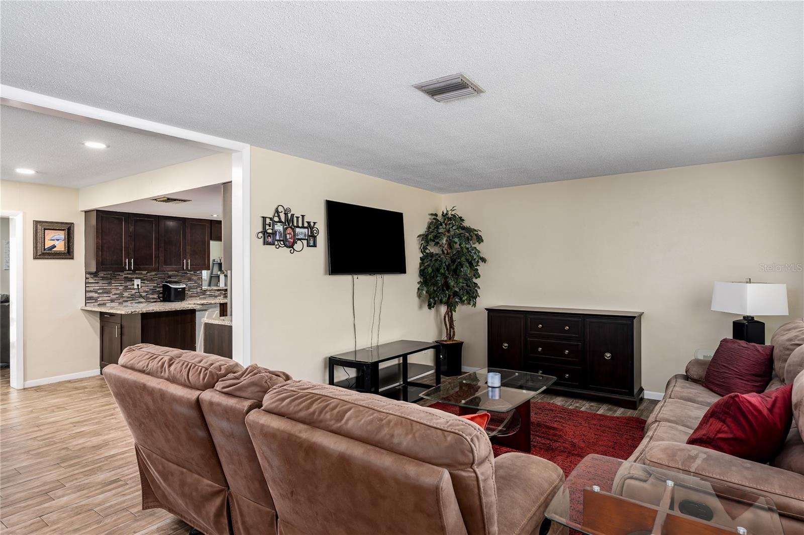 Image 5 of 33 For 6232 33rd Avenue N