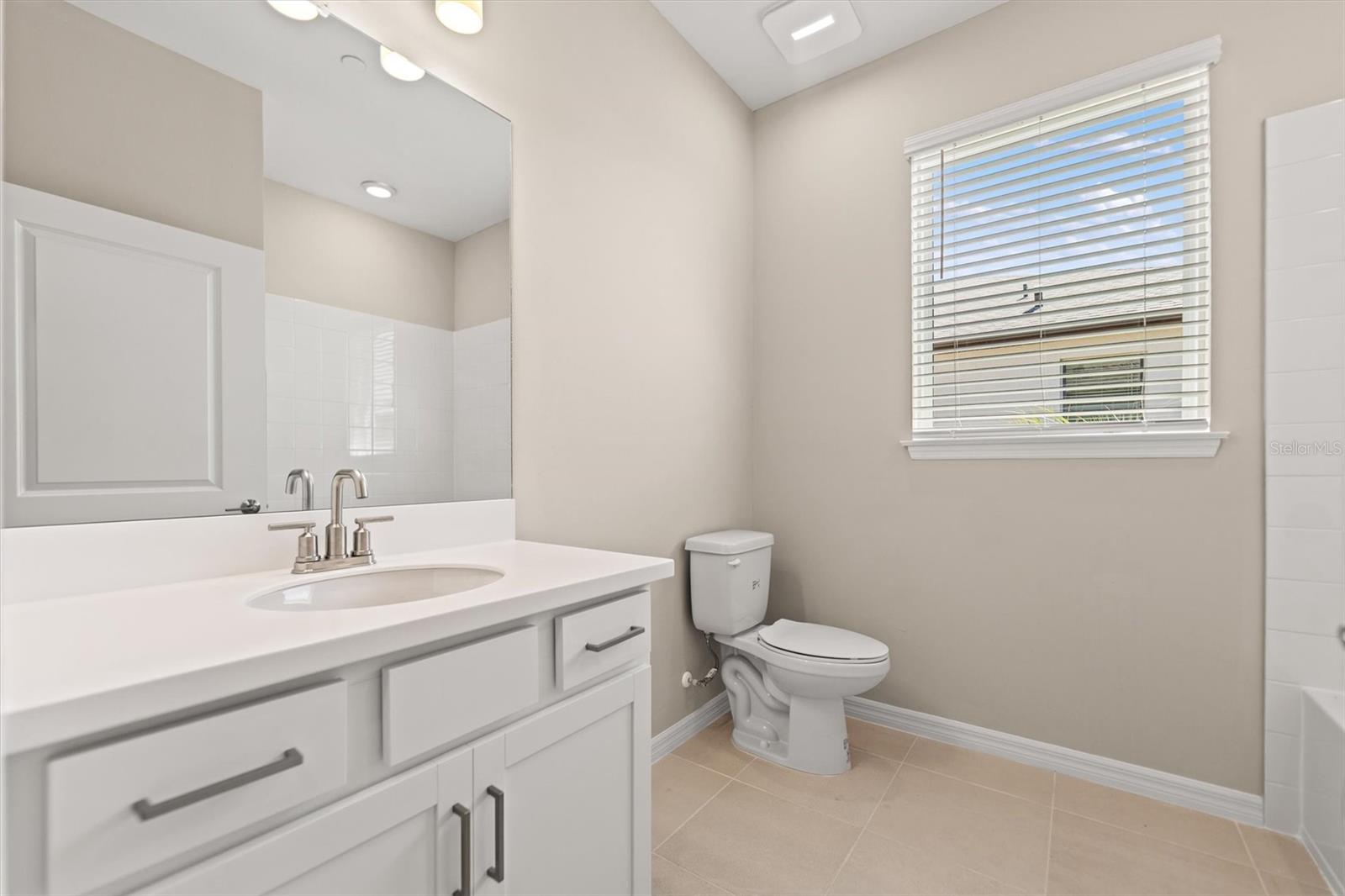 Image 17 of 42 For 23343 Collina Way 204