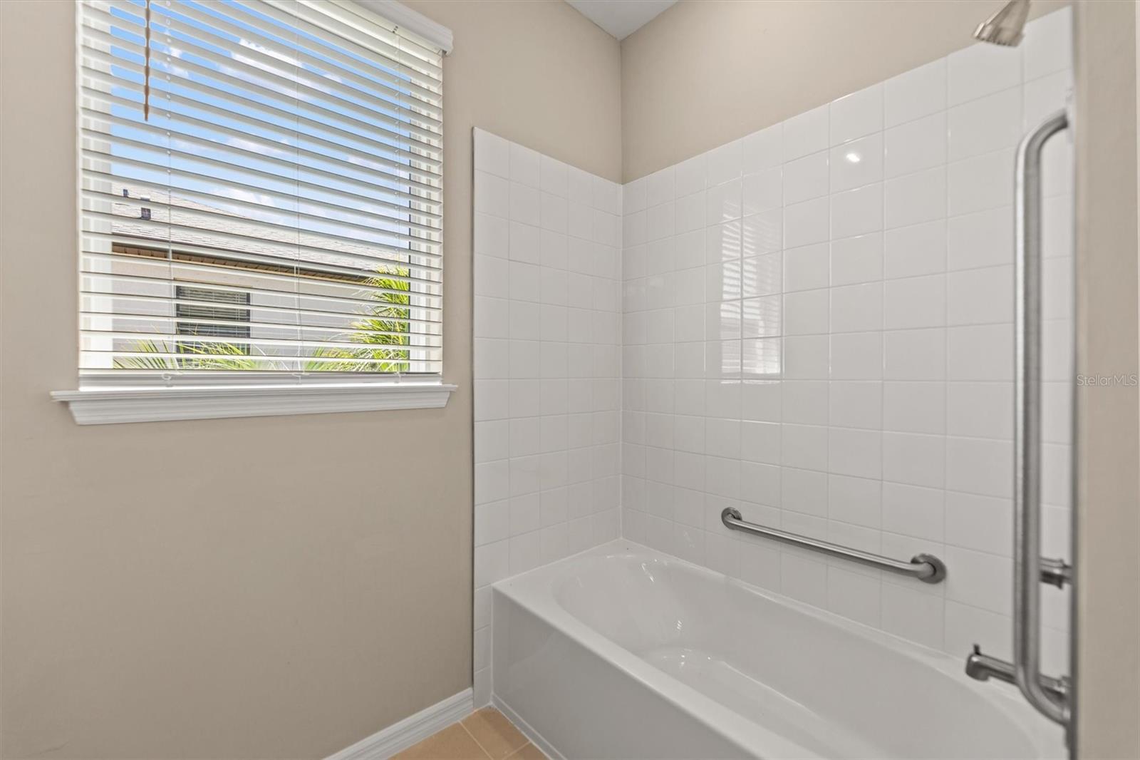 Image 18 of 42 For 23343 Collina Way 204