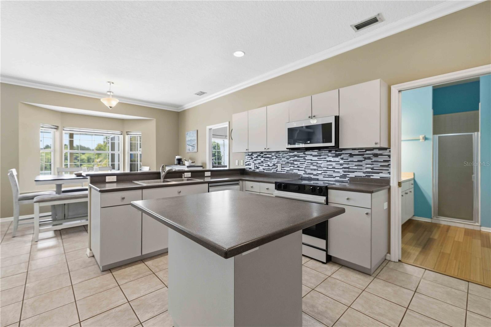 Image 18 of 47 For 3104 43rd Street W