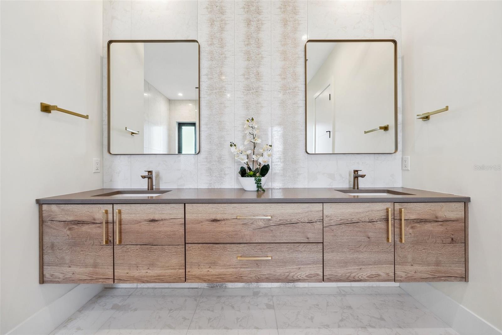 Image 44 of 69 For 507 Acacia Lane