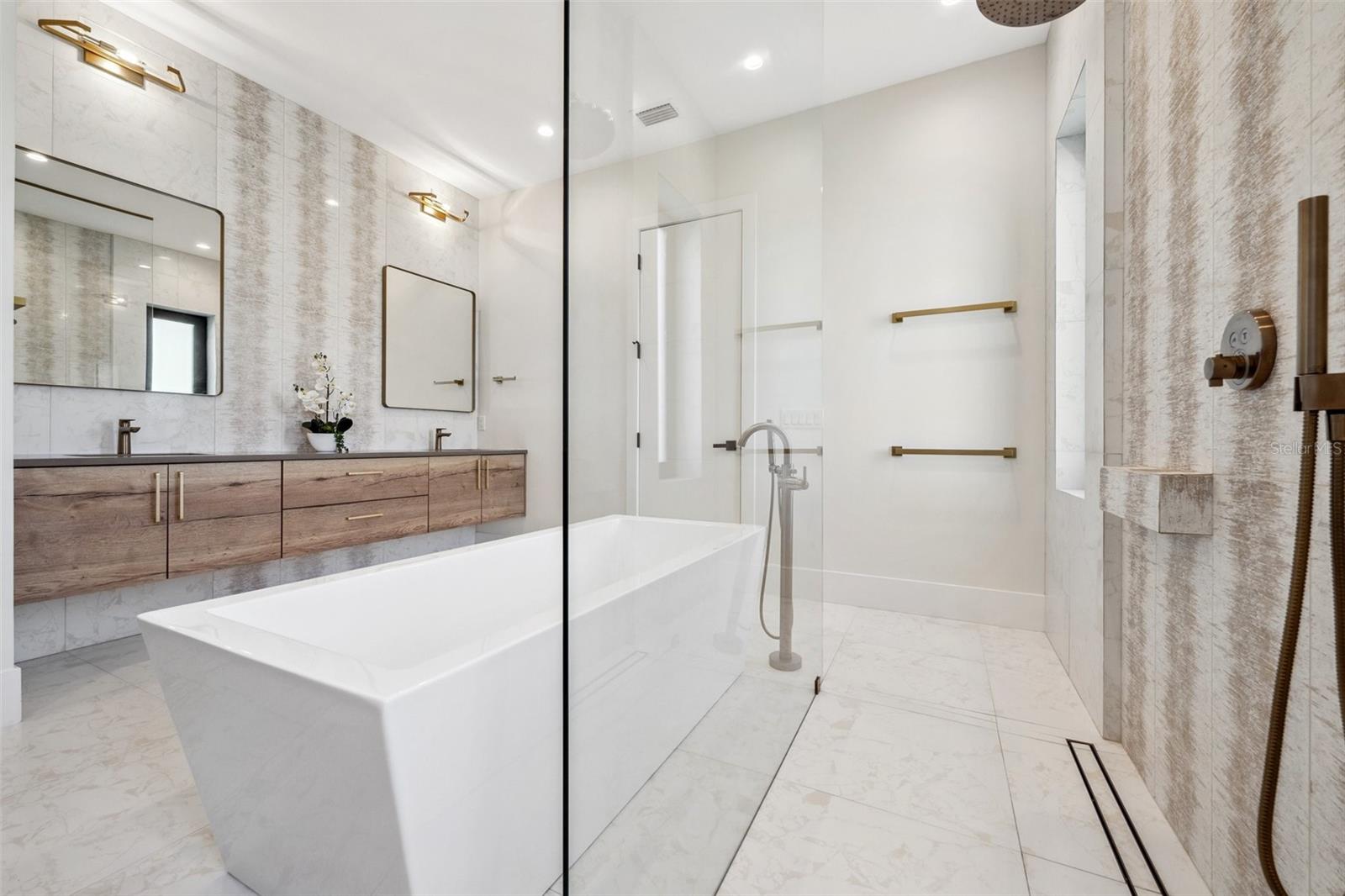 Image 46 of 69 For 507 Acacia Lane