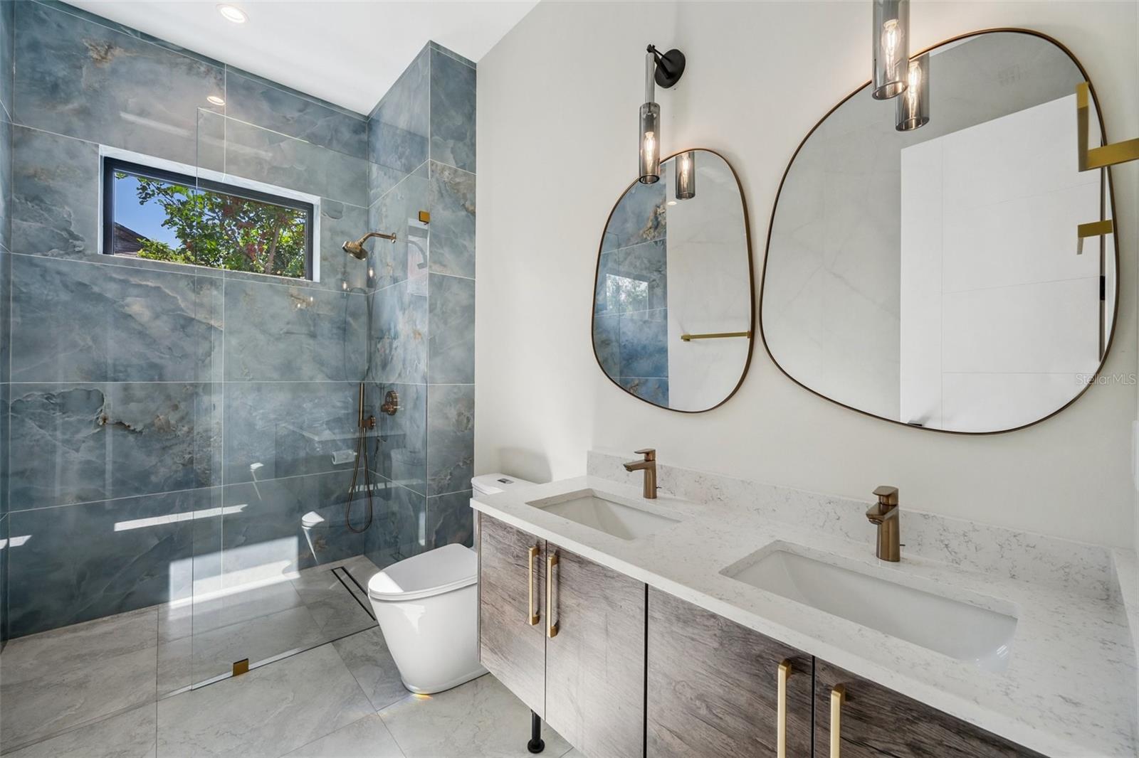 Image 54 of 69 For 507 Acacia Lane