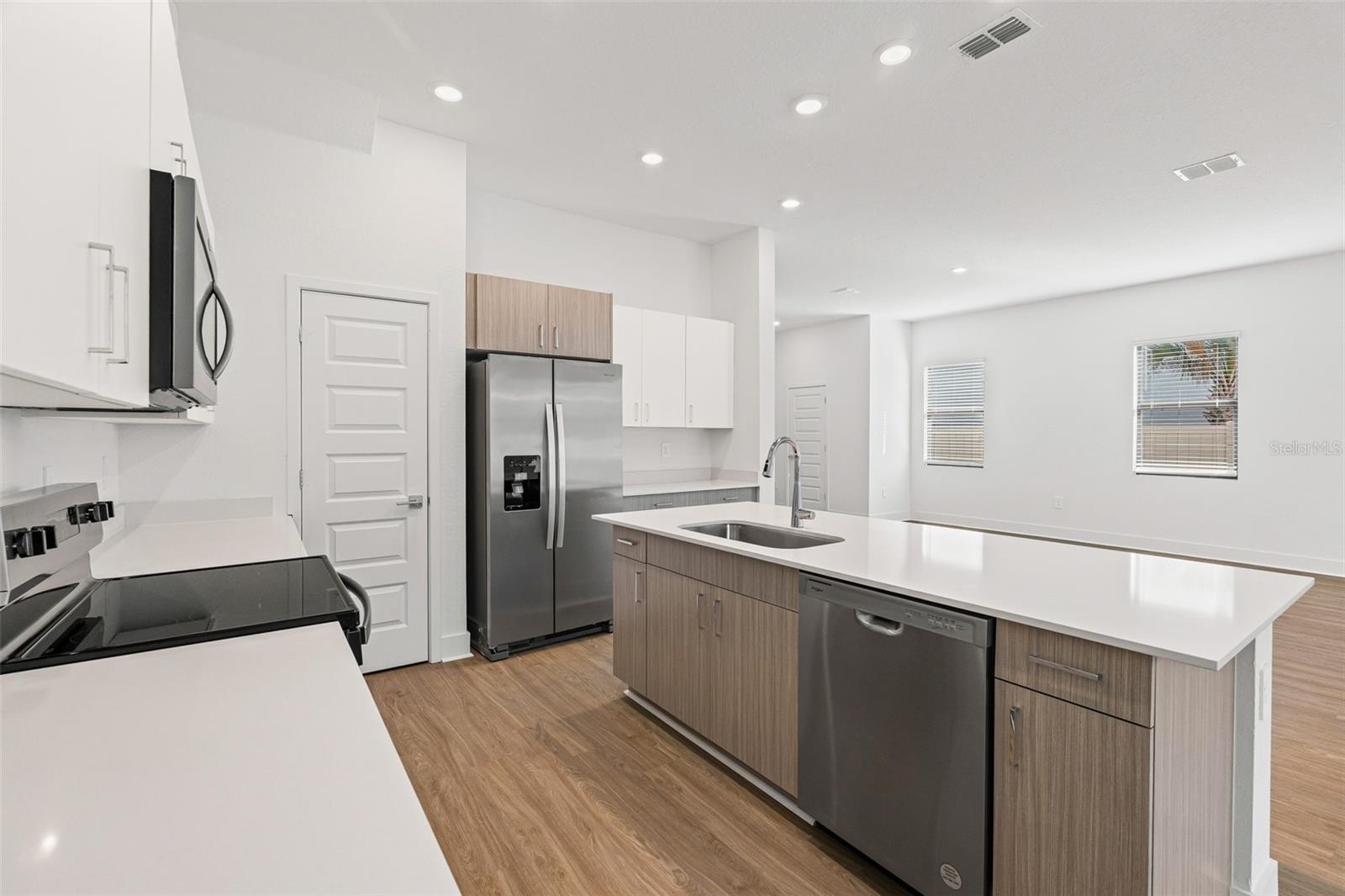 Image 13 of 43 For 8044 Gulfstream Court 14306