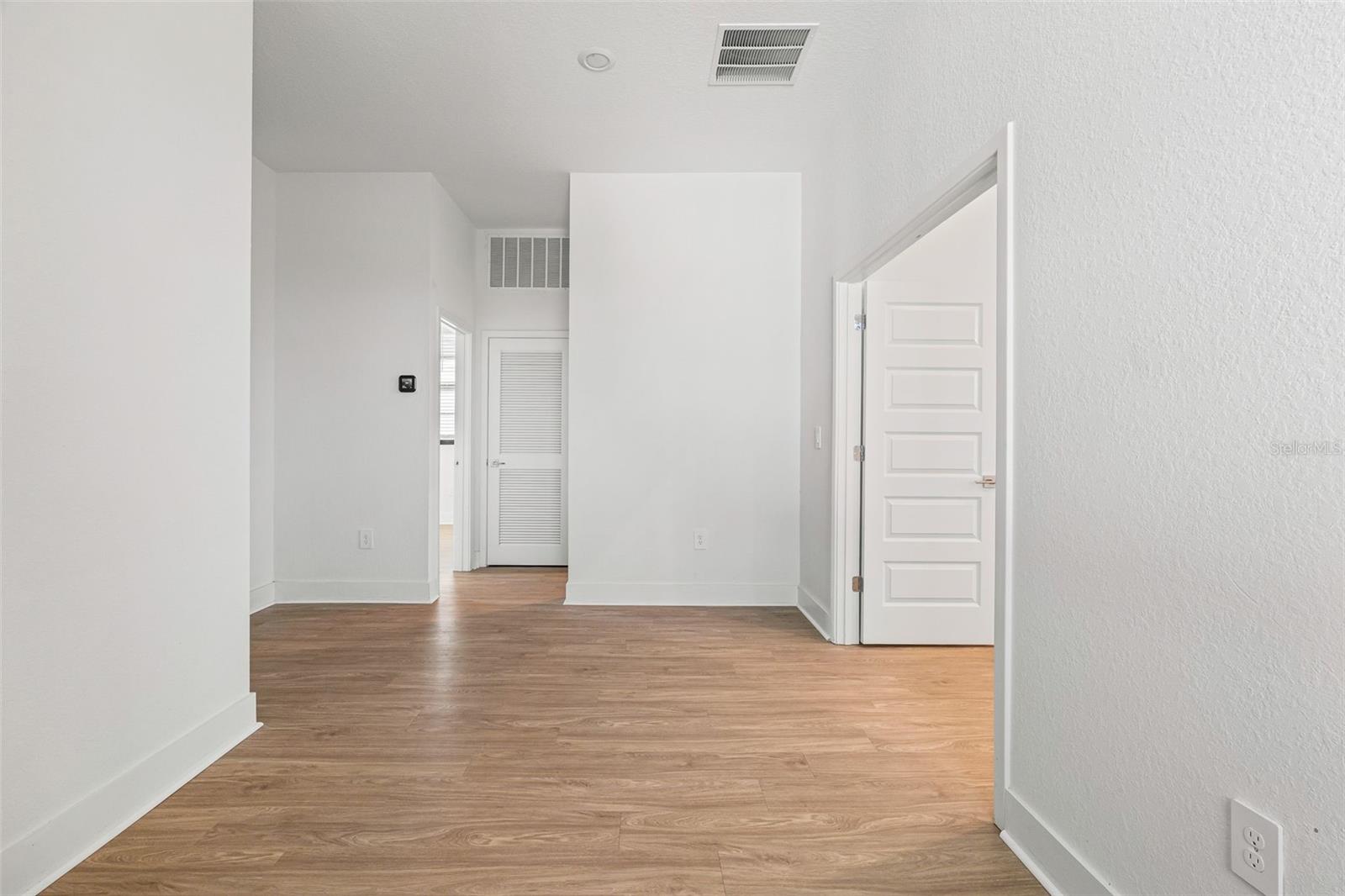 Image 17 of 43 For 8044 Gulfstream Court 14306