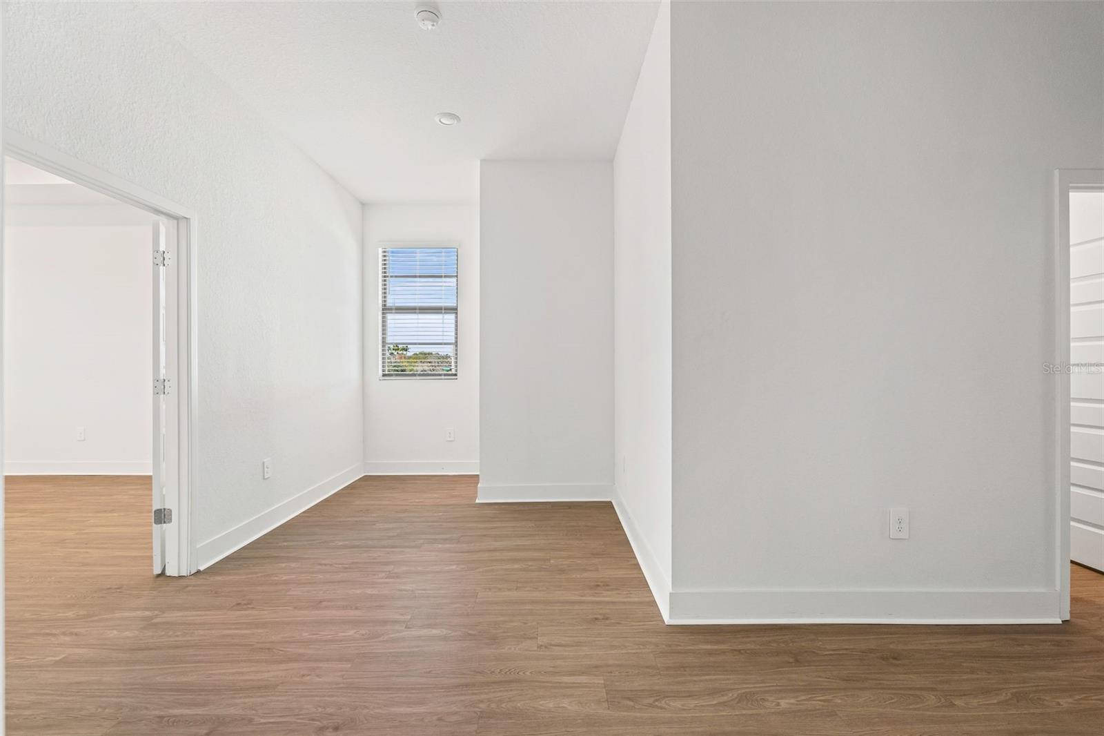 Image 18 of 43 For 8044 Gulfstream Court 14306